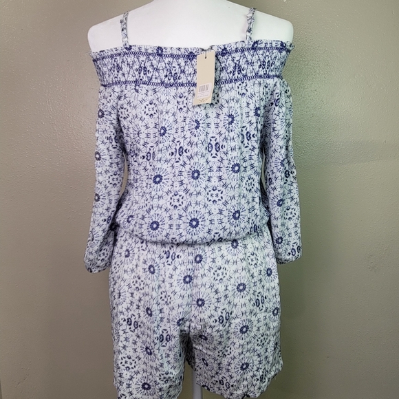 Skies are Blue Romper X-Small White Blue Cold Shoulder Smocked Elastic Waist - Picture 5 of 11